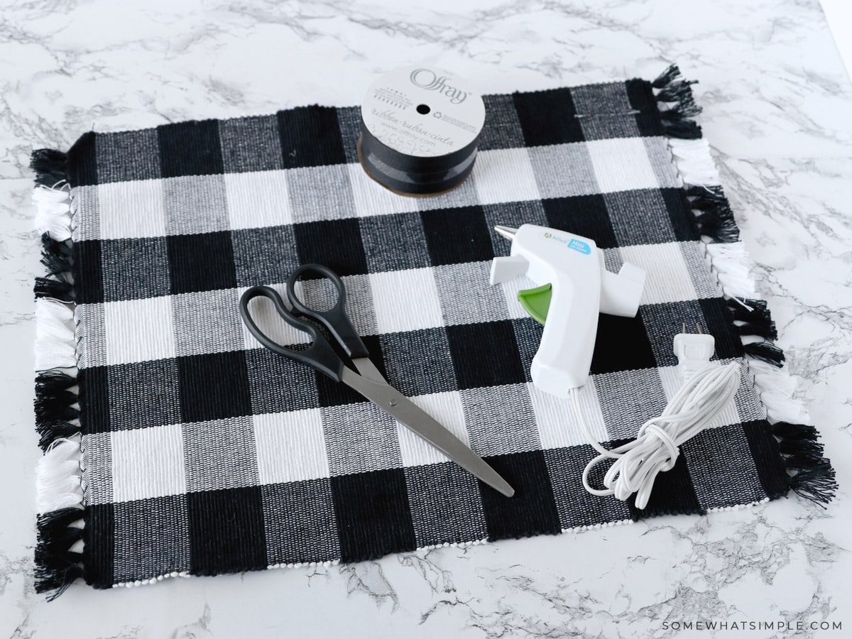 materials needed to make a placemat apron