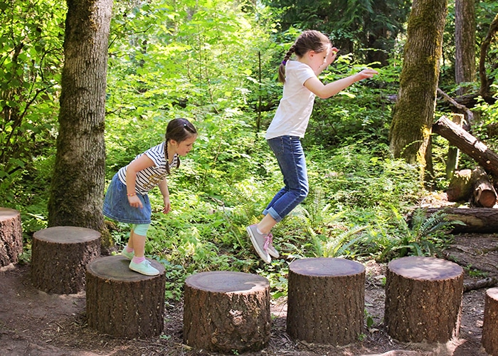 5 awesome tips for an amazing nature walk with your kids! Make getting outdoors fun and enjoyable for the whole family with these tips. 