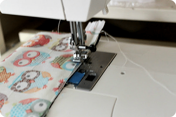 sewing a zipper with a sewing machine