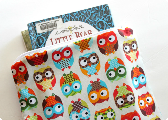 The Zipper Pouch Book: Sew 15 Adorable Purses & Bags With Zippers  9781940552682