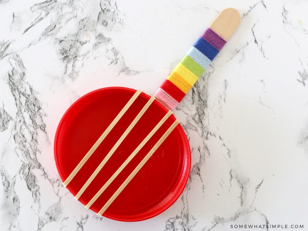 how to make a homemade guitar from a lid and strings