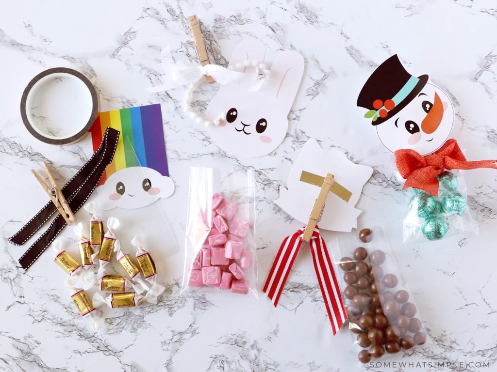 directions on how to make Holiday Treat Bag Toppers